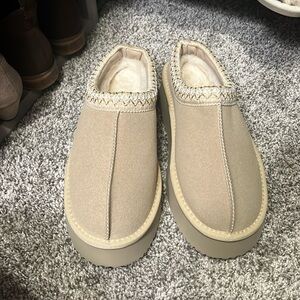 Brand new never worn platform slippers